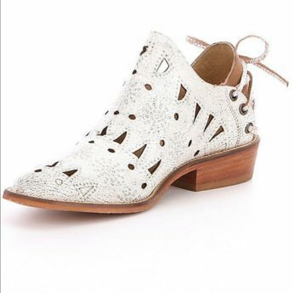 Musse & Cloud Coolise White Leather Bootie. Size 9